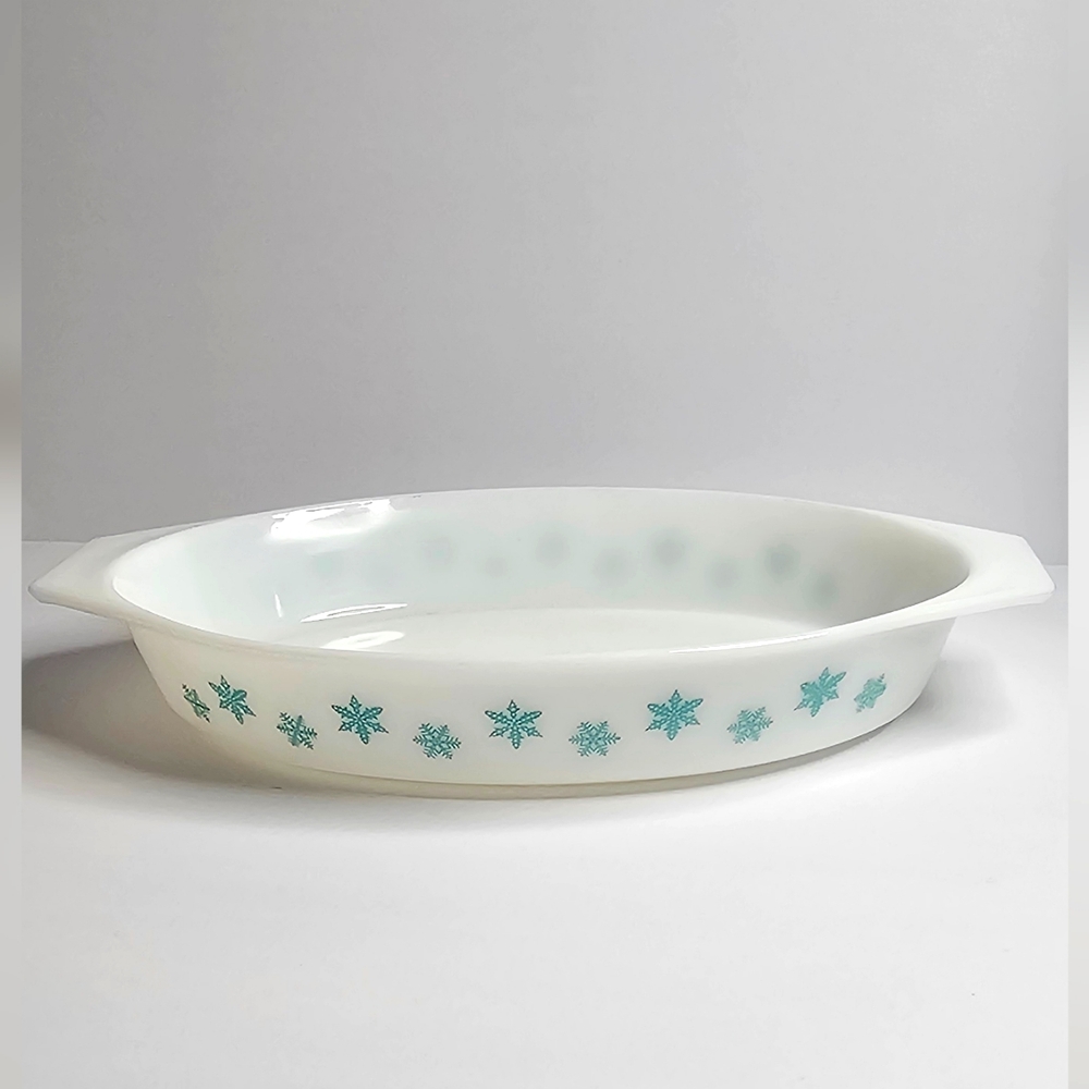 Pyrex Snowflake Caserol Dish